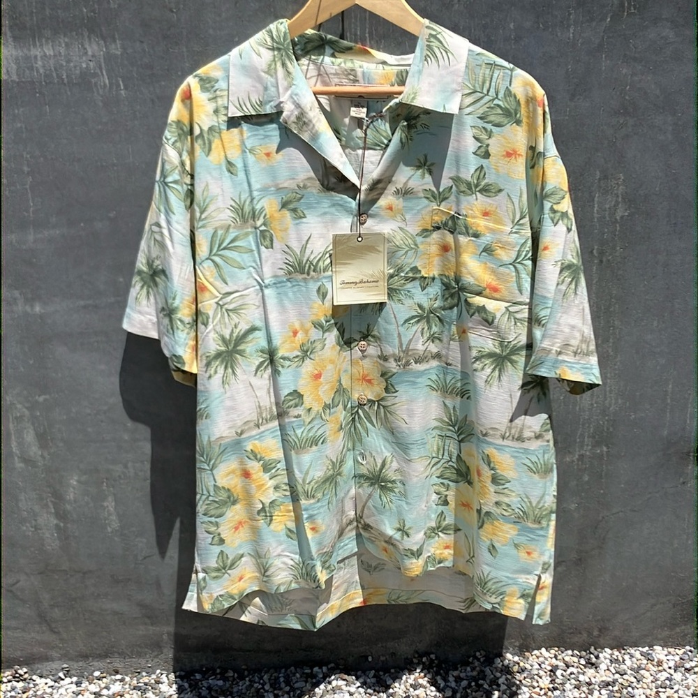 Iconic Tommy Bahama SS Hawaiian Shirt Men's size XL
